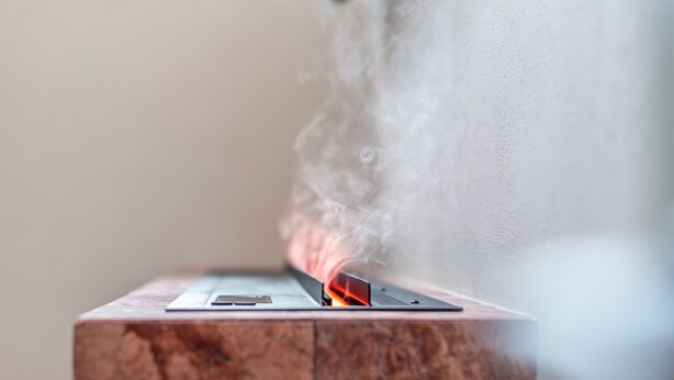 A close-up of a metal object emitting steam, possibly a heating element, on a wooden surface. - Holiday Home 'Rustico Con Jacuzzi In Toscana' with Shared Pool, Wi-Fi and Air Conditioning (Colle di Val d'Elsa)