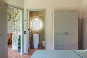 2 bedrooms, iron/ironing board, free WiFi, bed sheets - Holiday Home 'Rustico Con Jacuzzi In Toscana' with Shared Pool, Wi-Fi and Air Conditioning (Colle di Val d'Elsa)