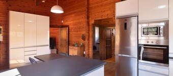 Vacation Villa 'Tanqueta' with Mountain View, Wi-Fi and Air Conditioning