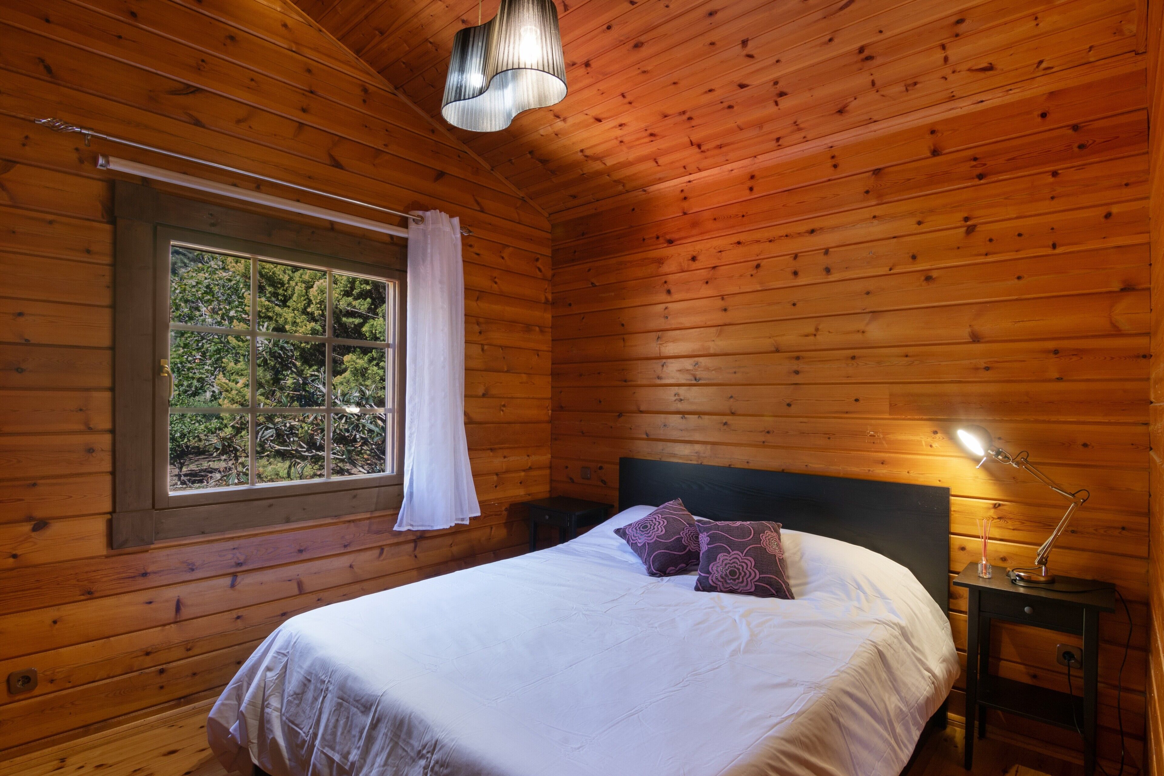 4 habitaciones, tabla de planchar con plancha y wifi gratis 