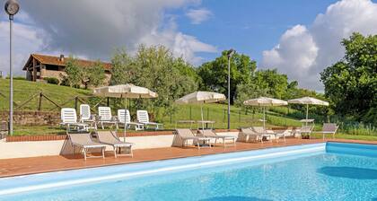 Cottage 'Rustico Toscano' with Shared Pool, Shared Garden and Wi-Fi