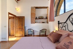 2 bedrooms, iron/ironing board, bed sheets