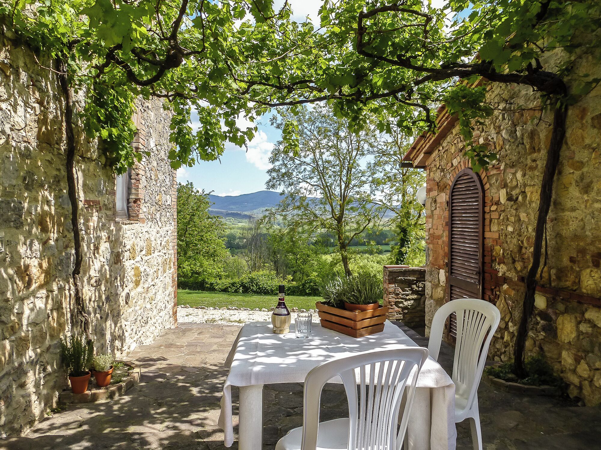 屋外ダイニングエリア