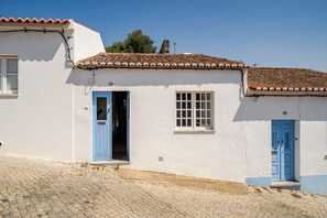 Exterior - Holiday Home 'Casa Da Guia' with Private Garden, Wi-Fi and Air Conditioning (Beja)
