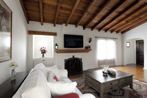 Smart TV, fireplace, printers