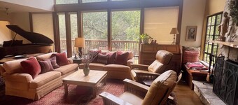Woodland Sanctuary Walking Distance to towns of San Anselmo and San Rafael