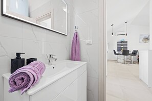 Apartment | Bathroom