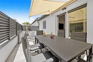 Apartment | Outdoor dining