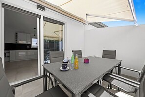 Apartment | Outdoor dining