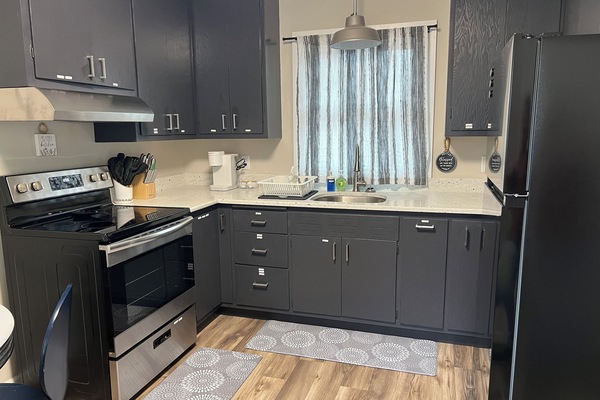 Frigorífic, microones, forn i placa de cuina