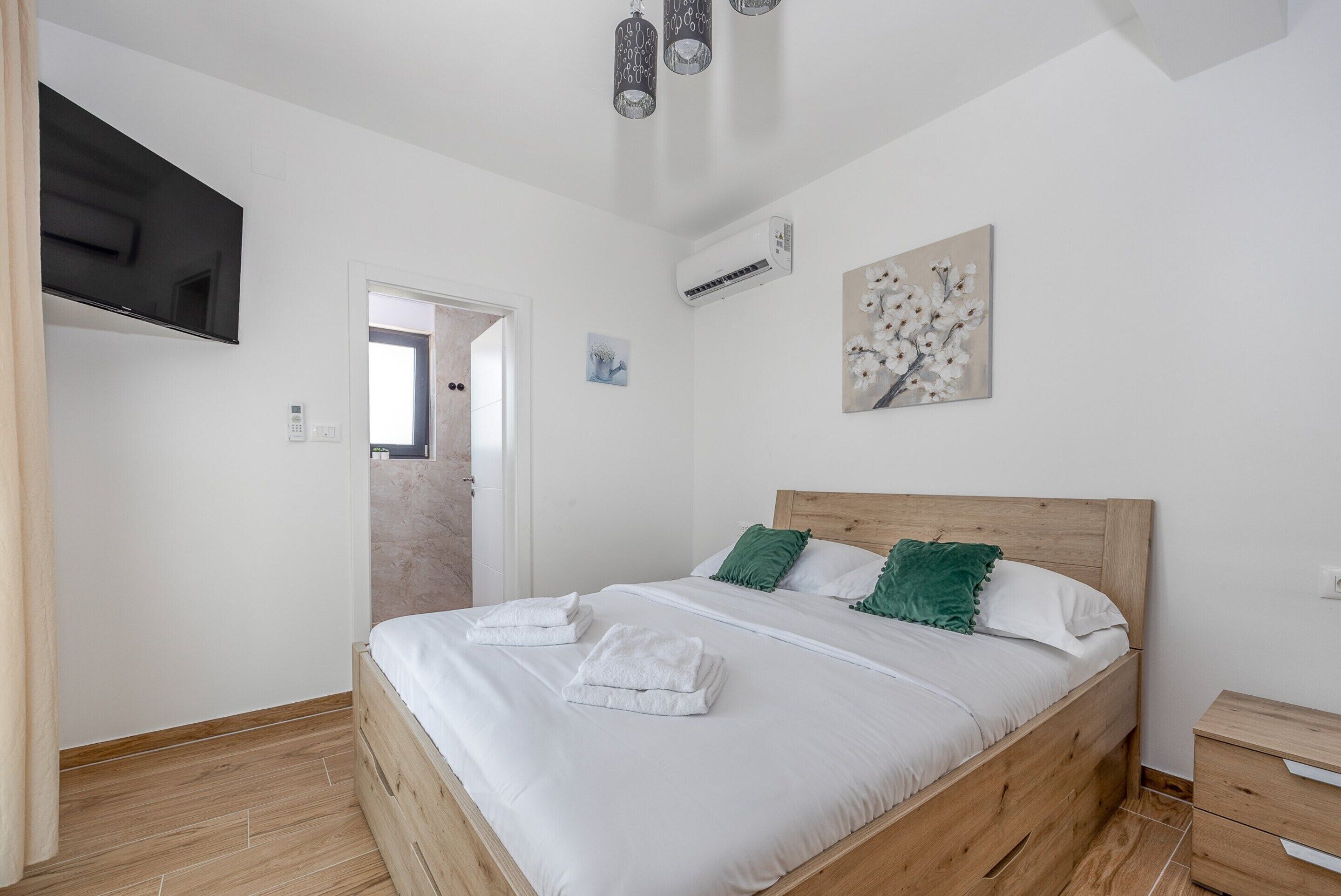 Villa | 4 bedrooms, iron/ironing board