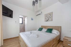 Villa - Villa in Krnica With Pool Near Pebble Beach (Marcana)