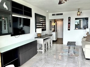 Smart TV - Picturesque Oceanfront Studio - Watersport's Heaven (Pompano Beach)