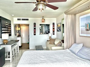Iron/ironing board, WiFi, bed sheets - Picturesque Oceanfront Studio - Watersport's Heaven (Pompano Beach)