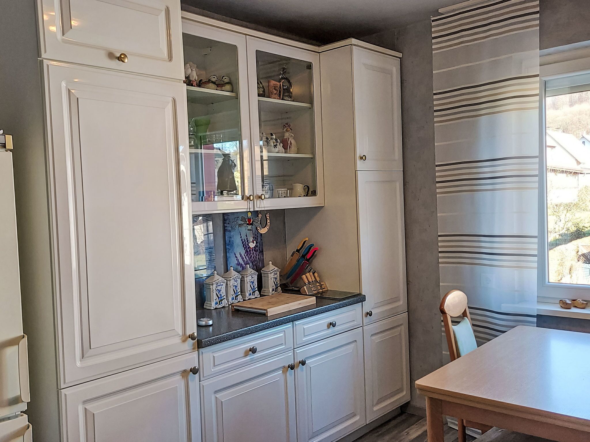 Kühlschrank, Mikrowelle, Ofen, Geschirrspüler