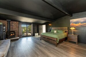 8 bedrooms, iron/ironing board, travel cot, free WiFi