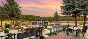 Flagstaff Retreat 8BR Hot Tub Sleeps 16+ Pets Game Room  Snowbowl 3 miles