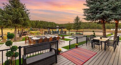 Flagstaff Retreat 8BR Hot Tub Sleeps 16+ Pets Game Room Snowbowl 3 miles