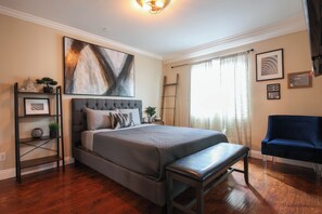 5 bedrooms, iron/ironing board, WiFi, bed sheets - Beautiful large Home. Just a few minutes from DTLA (Vernon)