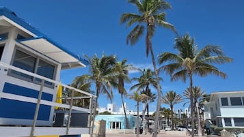 På stranden