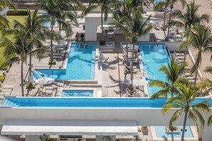 Een verwarmd zwembad