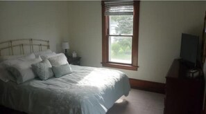 3 bedrooms, iron/ironing board, bed sheets