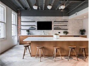 Private kitchen - Penthouse loft apartment in downtown San Diego with WiFi, fitness room (San Diego)