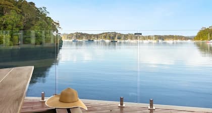 Romantic Waterfront - Russell - Fantastic Location