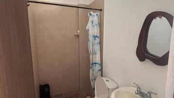 Classic Room, Pool View | Bathroom