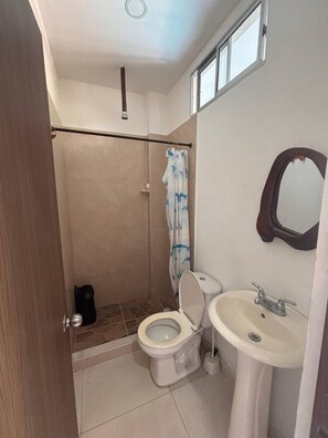 Habitación clásica, vistas a la piscina | Baño