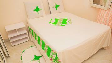 6 chambres, fer et planche à repasser, Wi-Fi, draps fournis