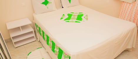 6 bedrooms, iron/ironing board, WiFi, bed sheets