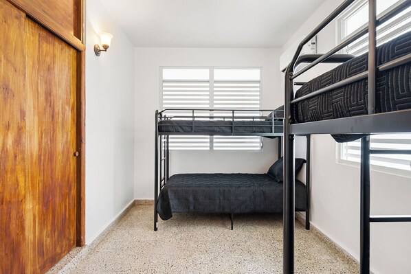 4 chambres, fer et planche à repasser, Wi-Fi, draps fournis