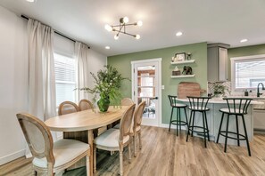 Dining - Urban Oasis - Luxury Stay near MSU (Mankato)