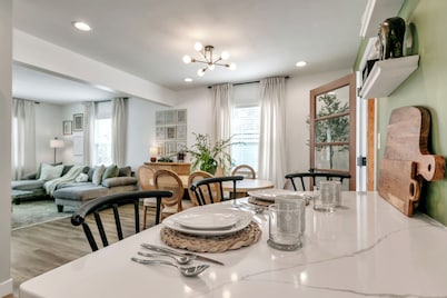 Urban Oasis - Luxury Stay near MSU