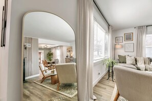 Smart TV, books - ~ The Urban Oasis ~ MSU~ Modern (Mankato)