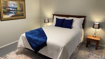 3 slaapkamers, een bureau, een strijkplank/strijkijzer, reisbedje