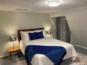 3 bedrooms, desk, iron/ironing board, travel crib