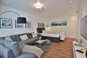 Unclassified image, 5 of 21, button