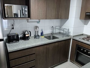 Mikroaaltouuni, uuni, liesi