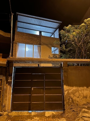 Exterior detail - 2-bedroom apartment in fabulous Banos with WiFi (Banos)