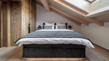 2 bedrooms, in-room safe, free WiFi, bed sheets