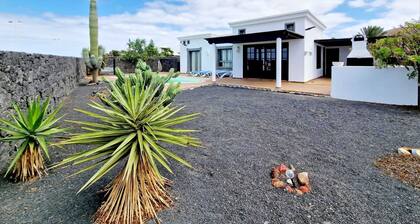 Anna Holiday Home, private heated pool