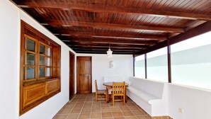 A room with a tiled floor, a wooden ceiling, a window, and a door. - Anna Holiday Home, private heated pool (Montaña Roja)