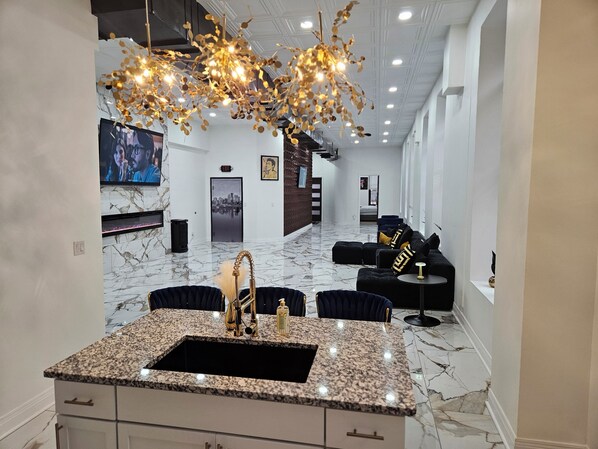 Interior - The Winston on Market - Private Luxury Rental Space (Louisville)