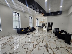 Lobby - The Winston on Market - Private Luxury Rental Space (Louisville)