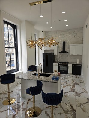 Fridge, microwave, oven, stovetop - The Winston on Market - Private Luxury Rental Space (Louisville)