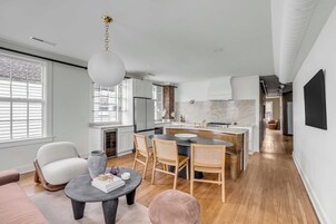 奢华公寓 | 私人厨房 | 大冰箱、微波炉、烤箱、炉灶