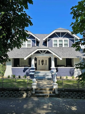 Exterior - The Park House  A 5 Bedroom Retreat w/Game Room & (Huntington)