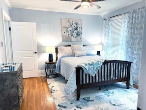 5 bedrooms, in-room safe, desk, iron/ironing board - The Park House  A 5 Bedroom Retreat w/Game Room & (Huntington)